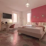 Апарт-отель Larionest Modern In The Center 5 Min From The Station Манделло-дель-Ларио