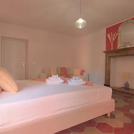 Aparthotel Larionest Modern In The Center 5 Min From The Station Mandello del Lario