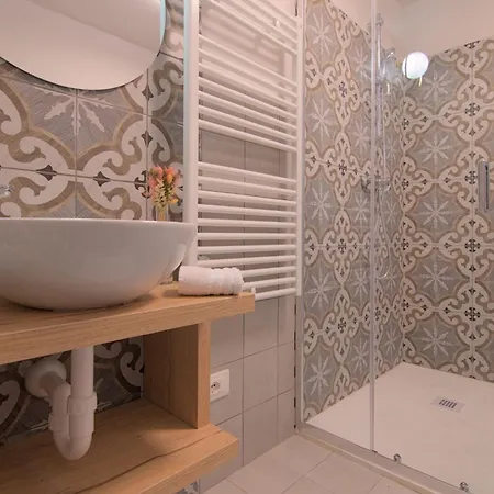 Aparthotel Larionest Modern In The Center 5 Min From The Station