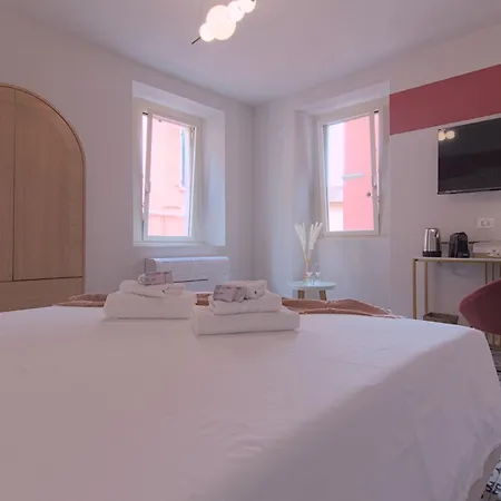 Larionest Modern In The Center 5 Min From The Station Aparthotel Mandello del Lario