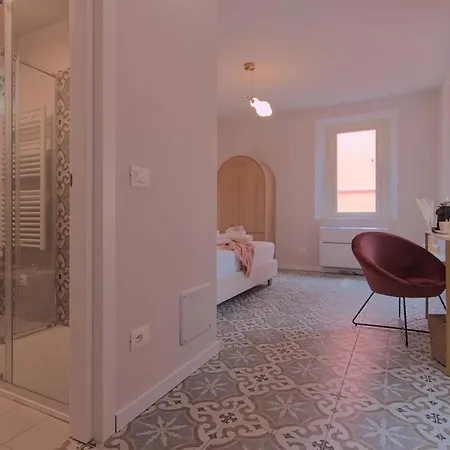 Larionest Modern In The Center 5 Min From The Station Mandello del Lario