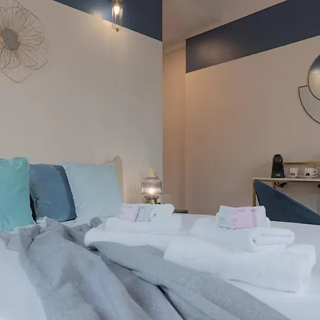 Апарт-отель Larionest Modern In The Center 5 Min From The Station 3*