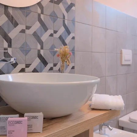 Larionest Modern In The Center 5 Min From The Station Mandello del Lario