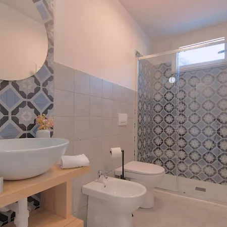 Larionest Modern In The Center 5 Min From The Station Appart hôtel Mandello del Lario