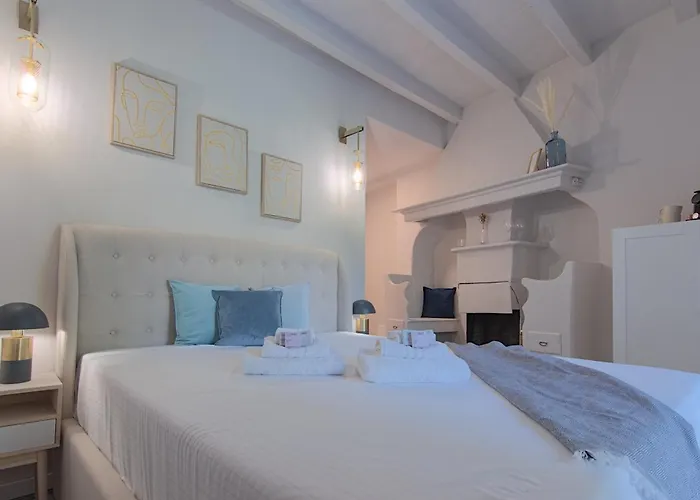 Apart-hotel Larionest Modern In The Center 5 Min From The Station Mandello del Lario