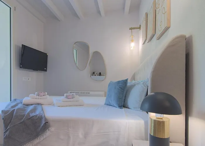 Larionest Modern In The Center 5 Min From The Station Mandello del Lario