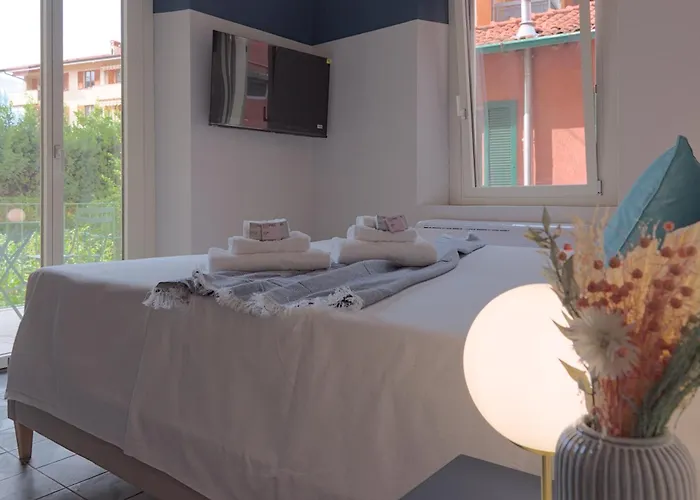 Apart-hotel Larionest Modern In The Center 5 Min From The Station Mandello del Lario
