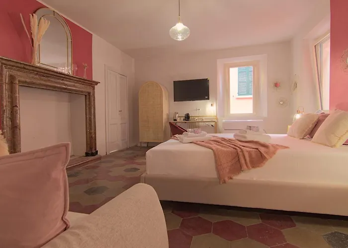 Larionest Modern In The Center 5 Min From The Station Apart-hotel Mandello del Lario