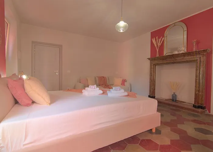 Apart-hotel Larionest Modern In The Center 5 Min From The Station Mandello del Lario
