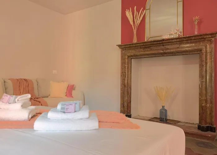 Apart-hotel Larionest Modern In The Center 5 Min From The Station Mandello del Lario