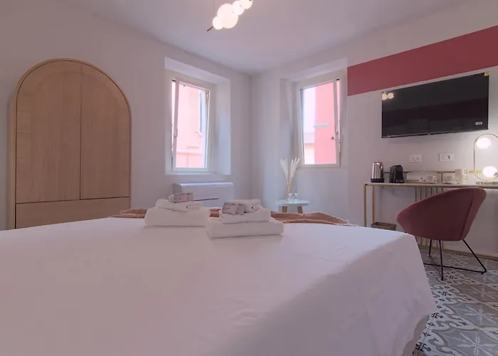 Larionest Modern In The Center 5 Min From The Station Apart-hotel Mandello del Lario