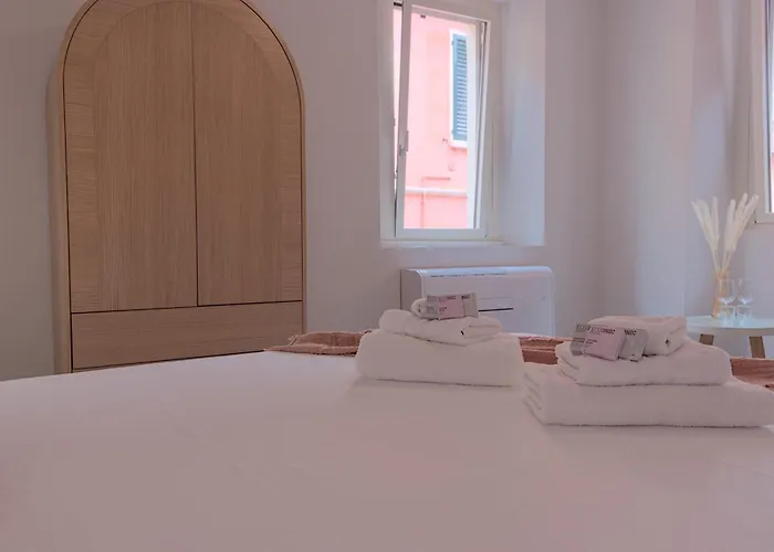 Apart-hotel Larionest Modern In The Center 5 Min From The Station Mandello del Lario