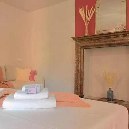 Aparthotel Larionest Modern In The Center 5 Min From The Station Mandello del Lario