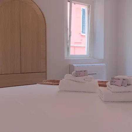 Aparthotel Larionest Modern In The Center 5 Min From The Station Mandello del Lario
