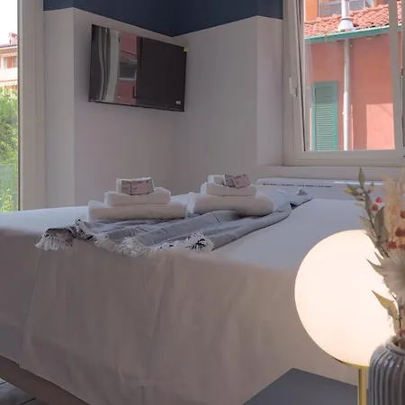 Hotel apartamentowy Larionest Modern In The Center 5 Min From The Station Mandello del Lario