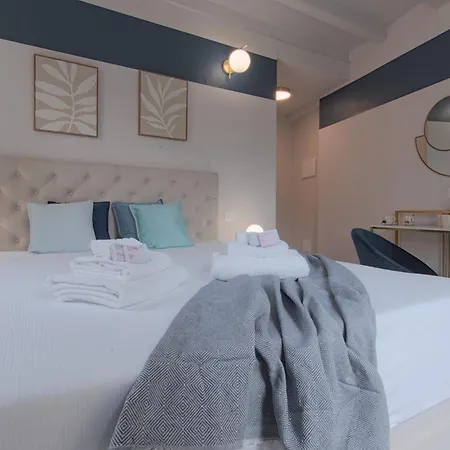 Hotel apartamentowy Larionest Modern In The Center 5 Min From The Station