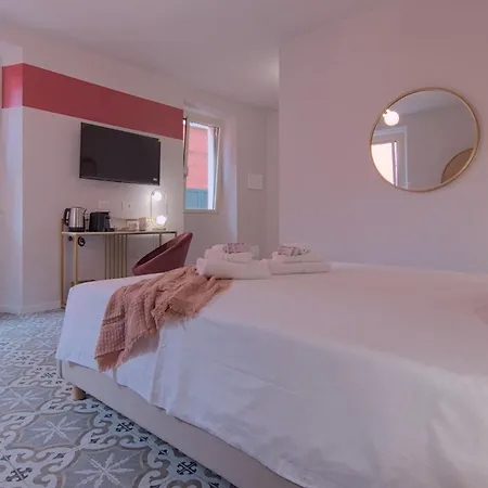 Larionest Modern In The Center 5 Min From The Station