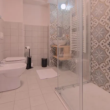 Larionest Modern In The Center 5 Min From The Station 3*