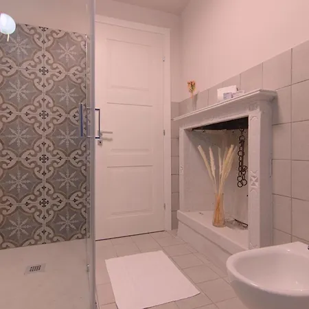 Hotel apartamentowy Larionest Modern In The Center 5 Min From The Station