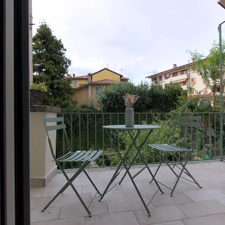 Hotel apartamentowy Larionest Modern In The Center 5 Min From The Station 3*